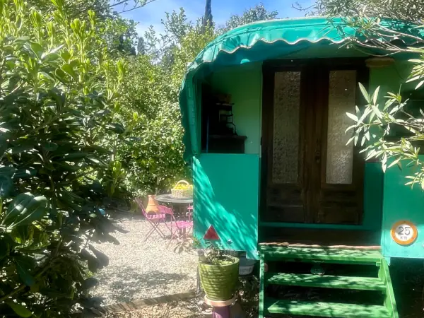 Roulotte foraine hébergement de vacances 2 personnes - l'Amandari Provence Holidays - Golfe de Saint-Tropez